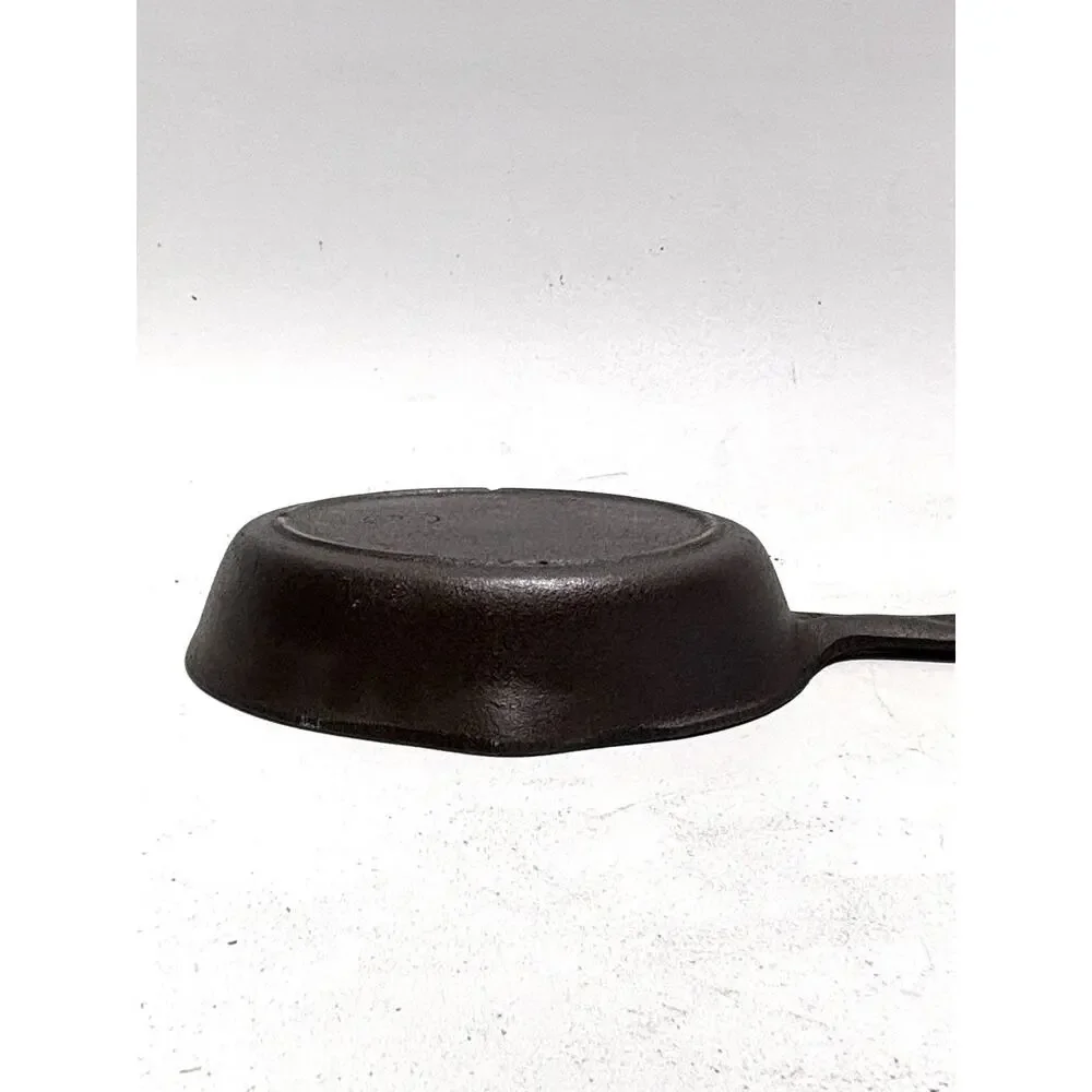 Unbranded vintage cast